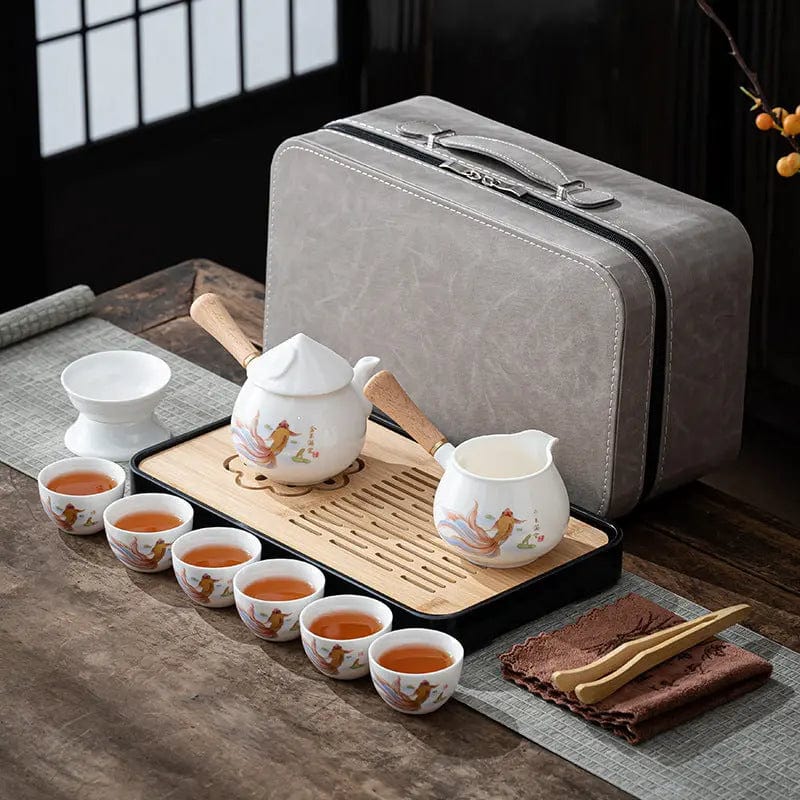 Chinees wit porseleinen theeservies met elegant vispatroon