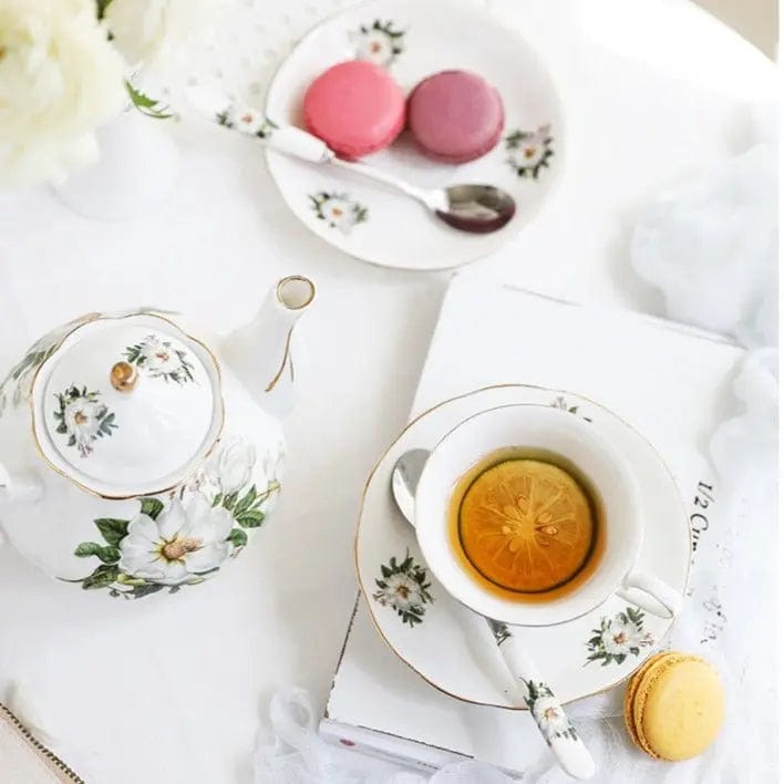 Engelse witte bloemen porseleinen theeset