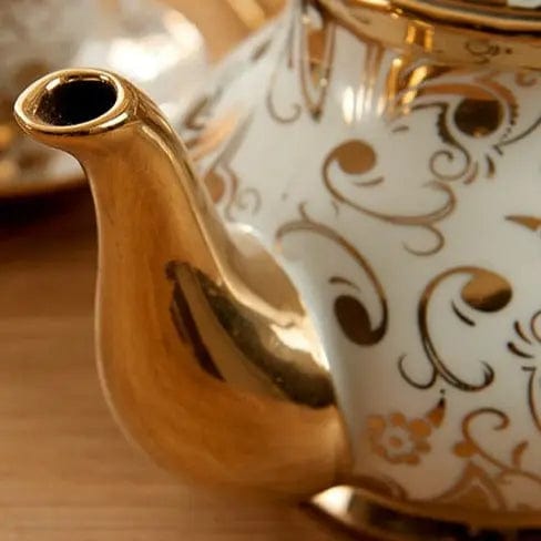 Engelse witte en gouden porseleinen theepot 1L