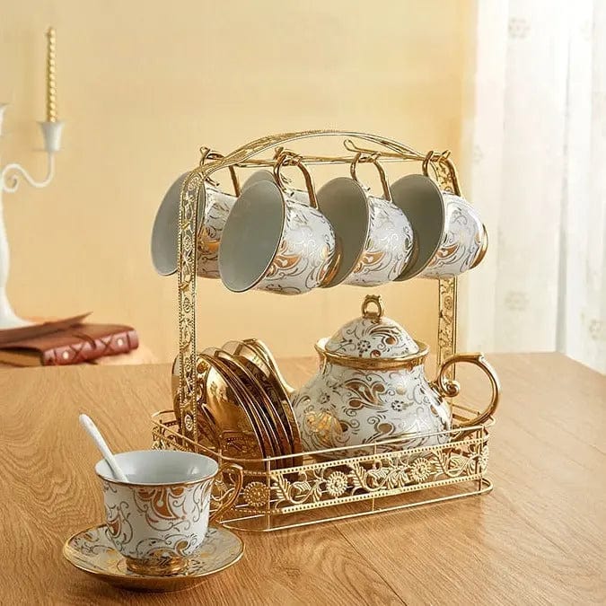 Engelse witte en gouden porseleinen theeset