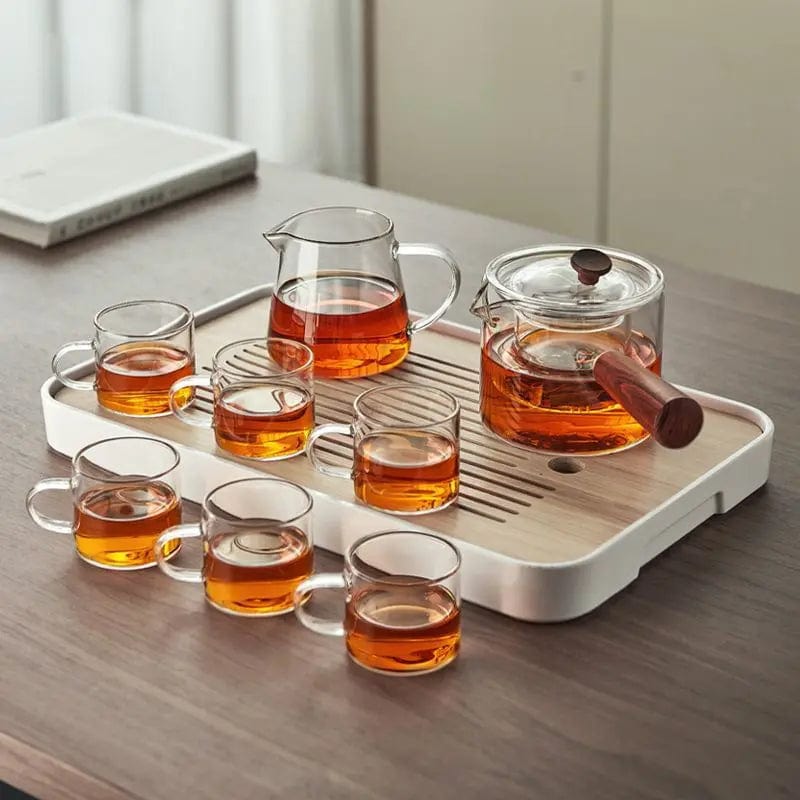 Glazen theeservies met dienblad