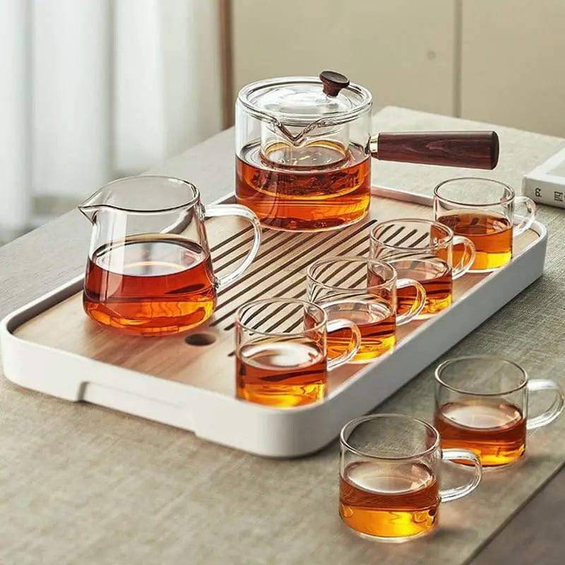 Glazen theeservies met dienblad