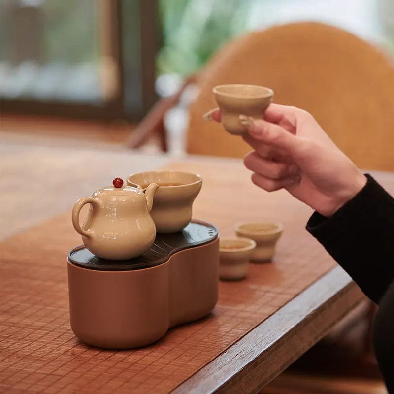 Klein Chinees keramiek theeservies