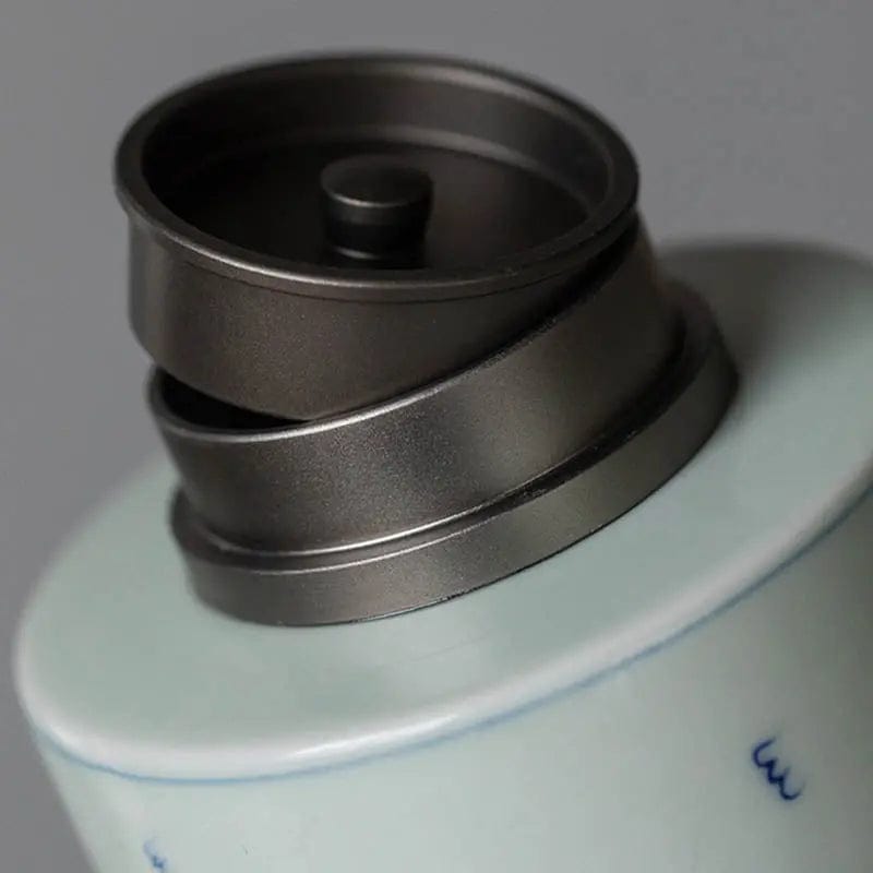 Premium witte en blauwe Chinese keramische theebus