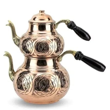Turkse koperen theepot met twee lagen en zwart handvat