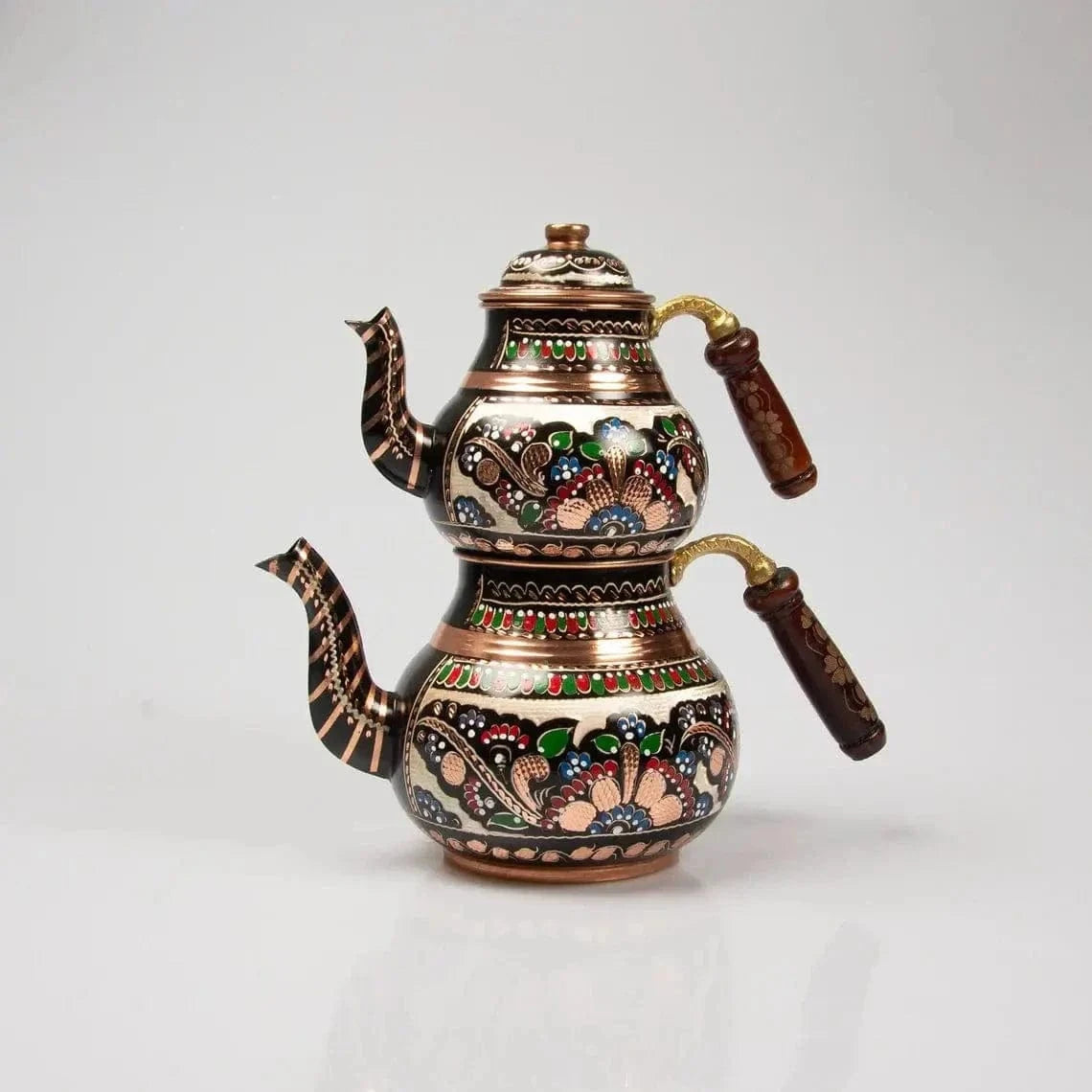 Turkse theepot van gekleurd koper met twee lagen