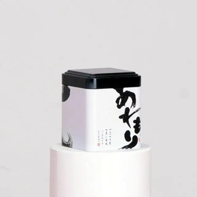 Zwart-witte metalen theedoos