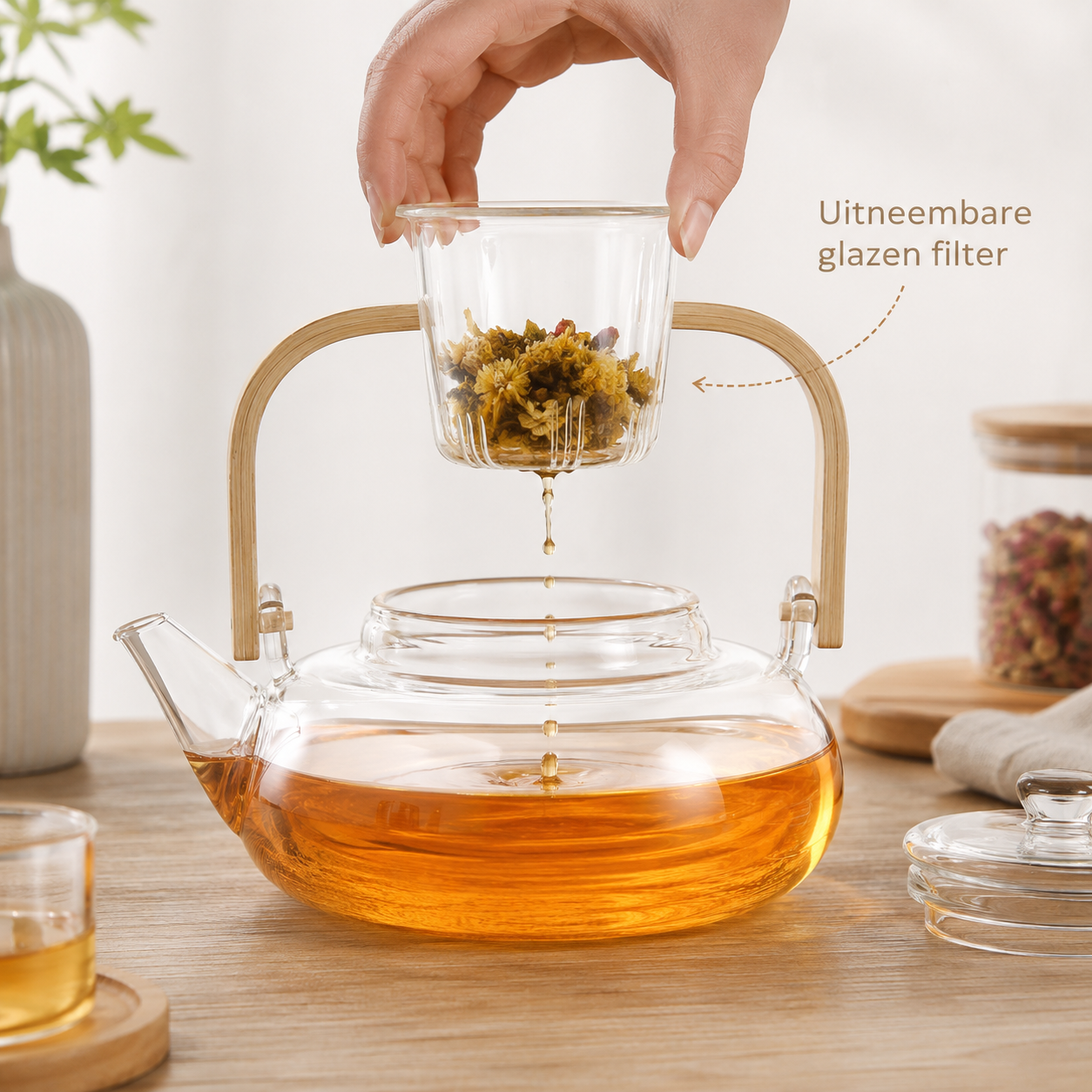 Scandinavische glazen theepot 800 ml met theefilter en houten handgreep – borosilicaatglas