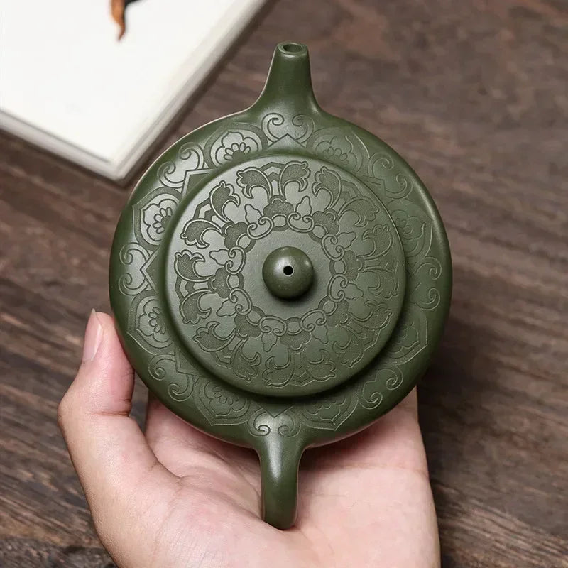 Groene Yixing-stijl kleitheepot 170 ml met gegraveerd motief
