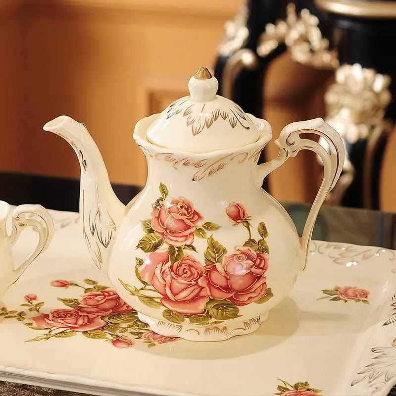 Engelse theeset met rozenmotieven in porselein