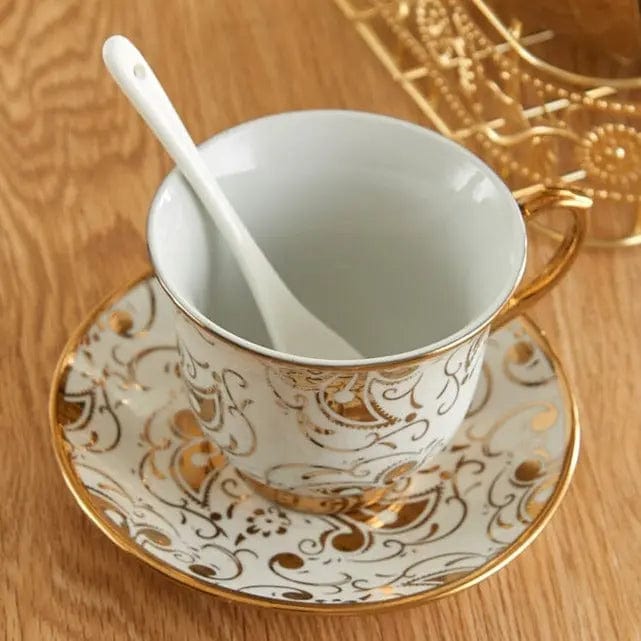 Engelse witte en gouden porseleinen theeset
