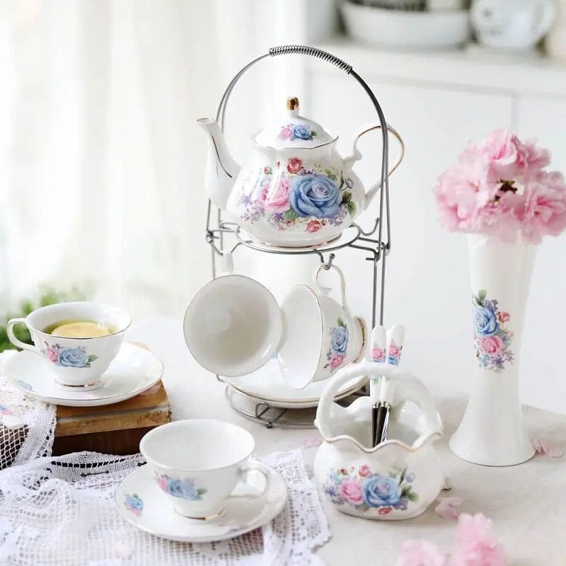Engelse witte, roze en blauwe porseleinen theeset