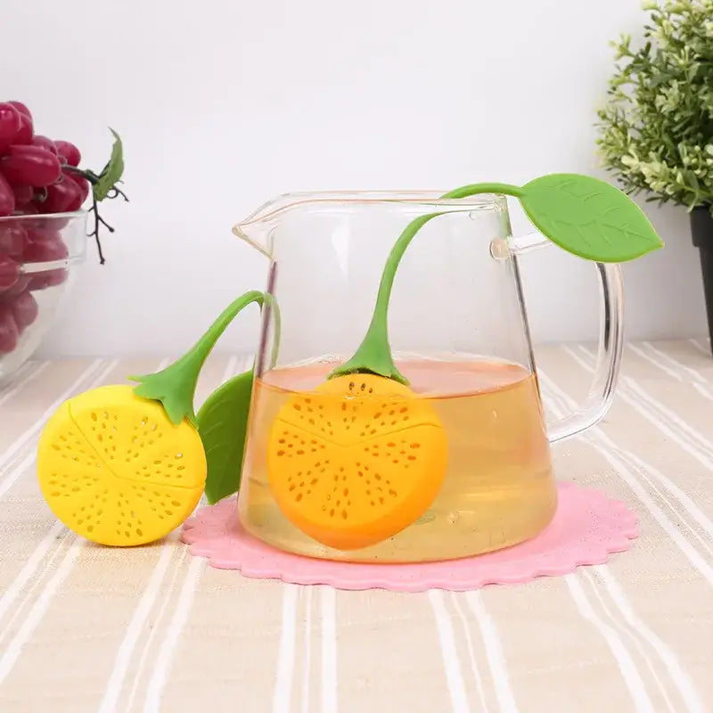 Siliconen thee-infuser in citroenvorm voor de koprand – afbeelding 1