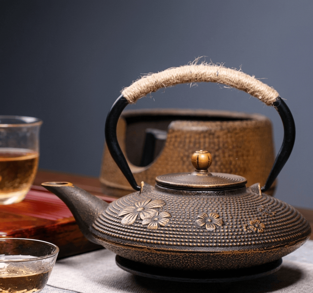 Japanse gietijzeren theepot met gouden bloemen 800ML