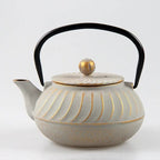 Japanse gietijzeren theepot met gouden reliëfs 700ml
