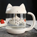 Kat theemok met vis-infuser
