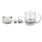Kat theemok met vis-infuser