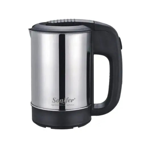 Miniwaterkoker 500 ml met twee zwarte kopjes