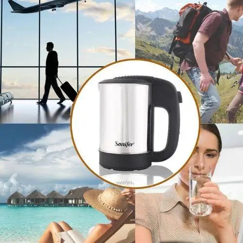 Miniwaterkoker 500 ml met twee zwarte kopjes