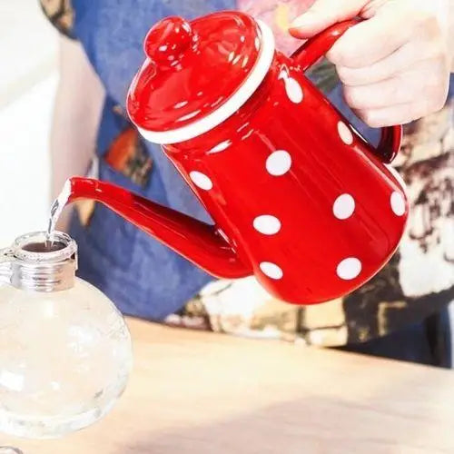Rode vintage waterketel 1,1 liter met stippen