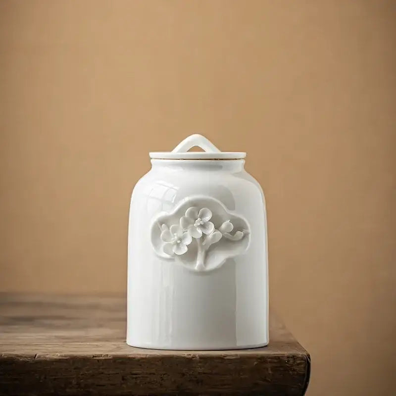 Witte keramische theedoos in antieke stijl