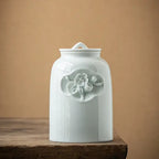 Witte keramische theedoos in antieke stijl