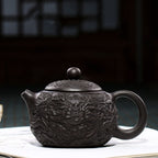 Yixing theepot 300 ml van zwarte klei met drakenreliëf