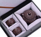 Yixing theepot 300 ml van zwarte klei met drakenreliëf