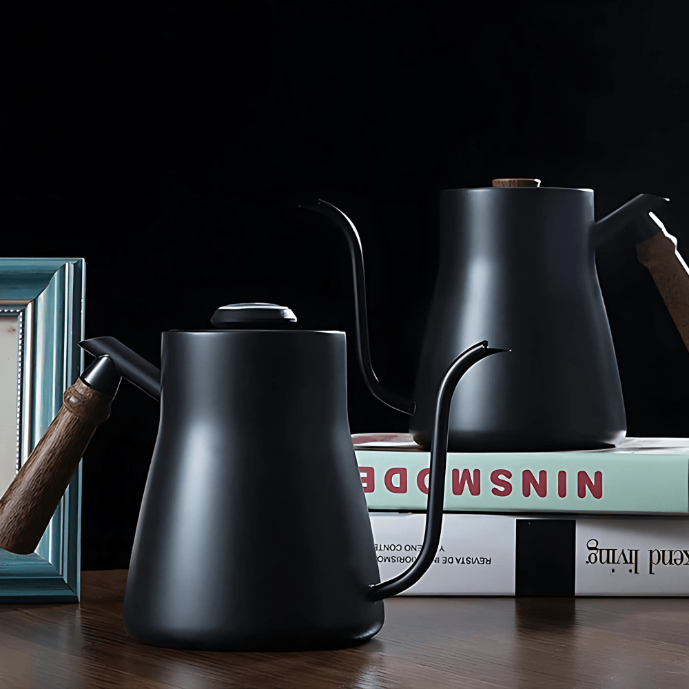 Zwarte RVS zwanenhalsketel 500 ml met houten handgreep
