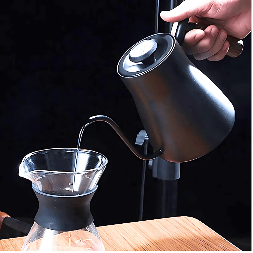 Zwarte RVS zwanenhalsketel 500 ml met houten handgreep