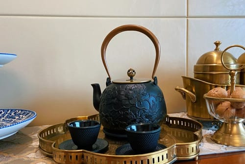 Klantfoto bij beoordeling van Gietijzeren theepot met pioenreliëf