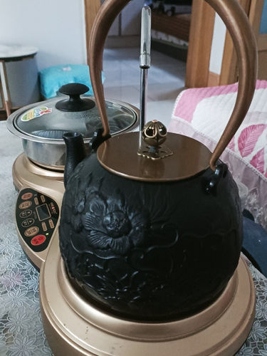 Klantfoto bij beoordeling van Gietijzeren theepot met pioenreliëf