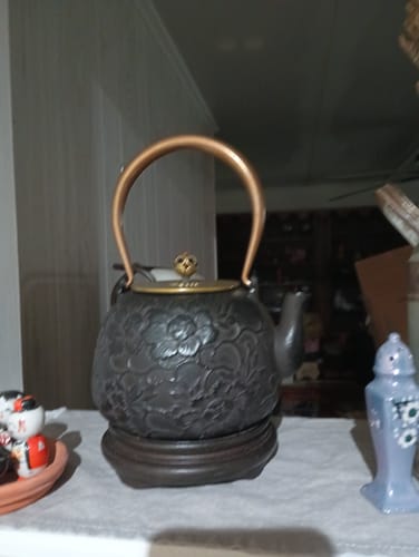 Klantfoto bij beoordeling van Gietijzeren theepot met pioenreliëf